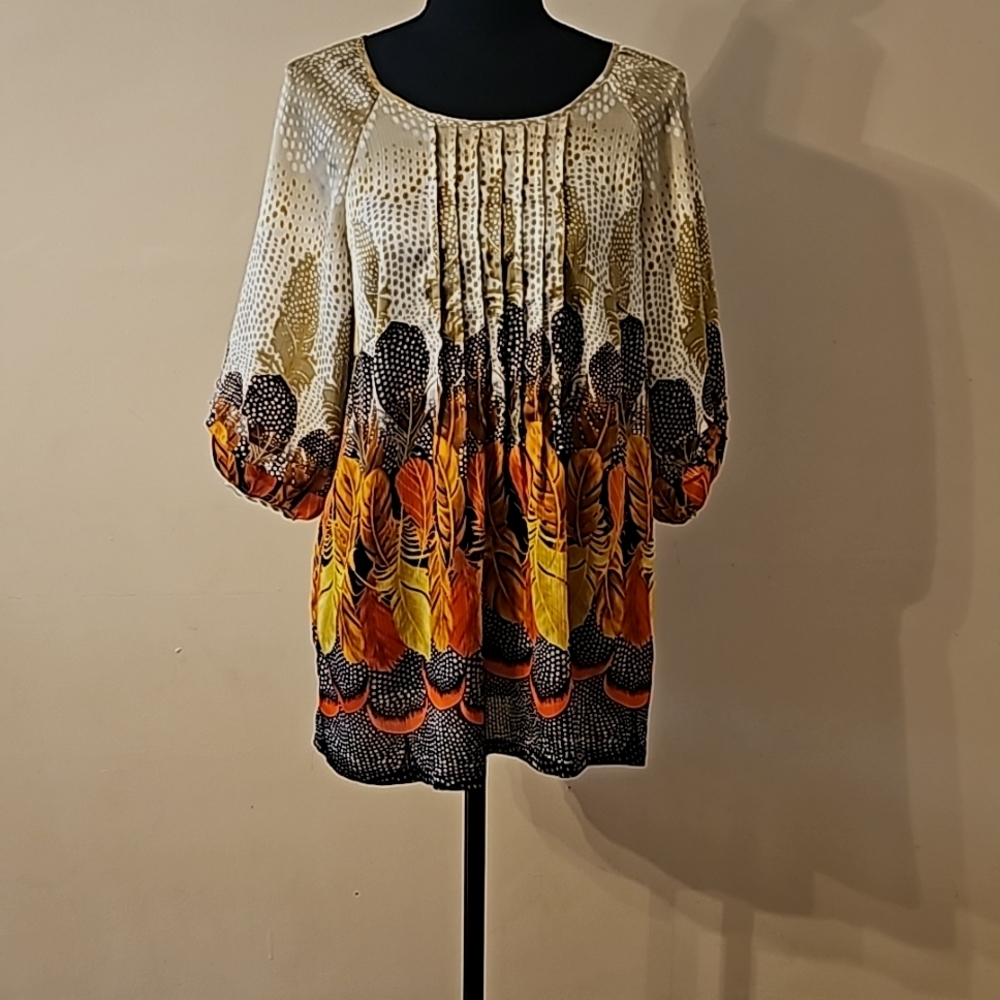 Peter Nygard small tan top.